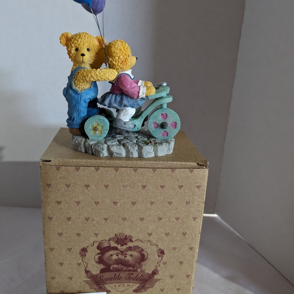 Loveable Teddies "Off to a Birthday Party" figurine Avon collectable New In Box